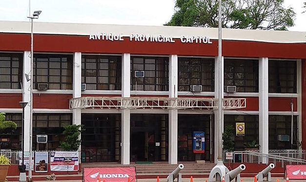 Antique eyes financial aid for senior high students