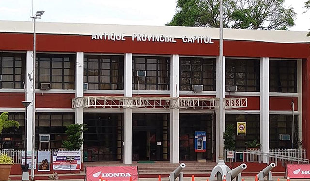 Antique eyes financial aid for senior high students
