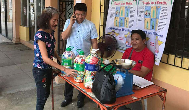 Iloilo town swaps plastic waste for rice