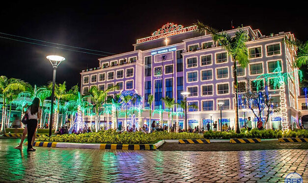 Christmas lights brighten up Iloilo capitol complex