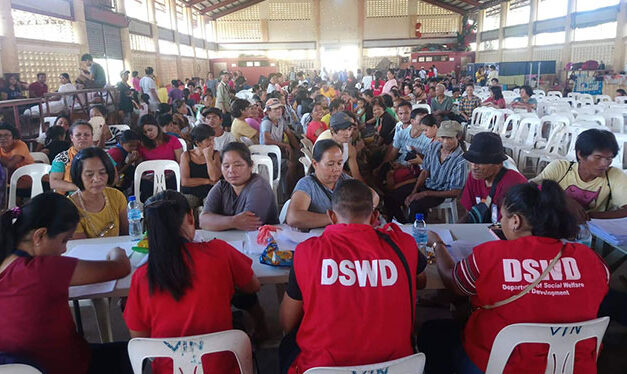 Ursula-affected families in Panay receive cash, food from DSWD-6