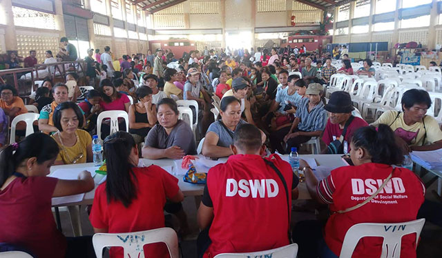 Ursula-affected families in Panay receive cash, food from DSWD-6