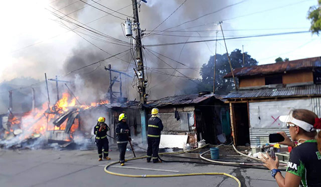 Fire razes several houses in Iloilo City on New Year’s Day