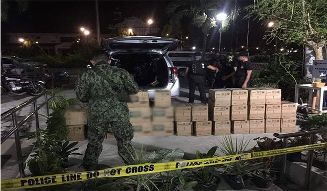 Cop in Iloilo caught transporting boxes of liquor