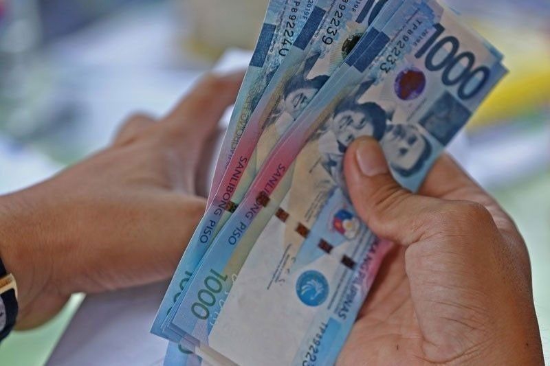Displaced Ilonggo overseas workers to get cash aid
