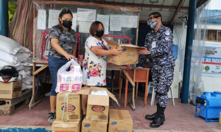 Female inmates receive Christmas gifts from Iloilo City Hall reporters