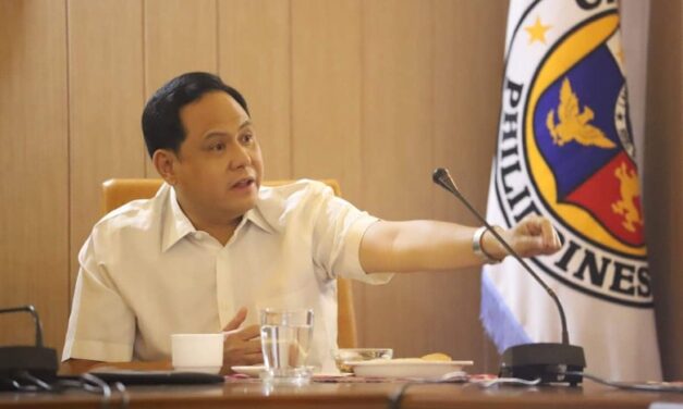 Defensor willing to get COVID-19 vaccine first to allay public fears