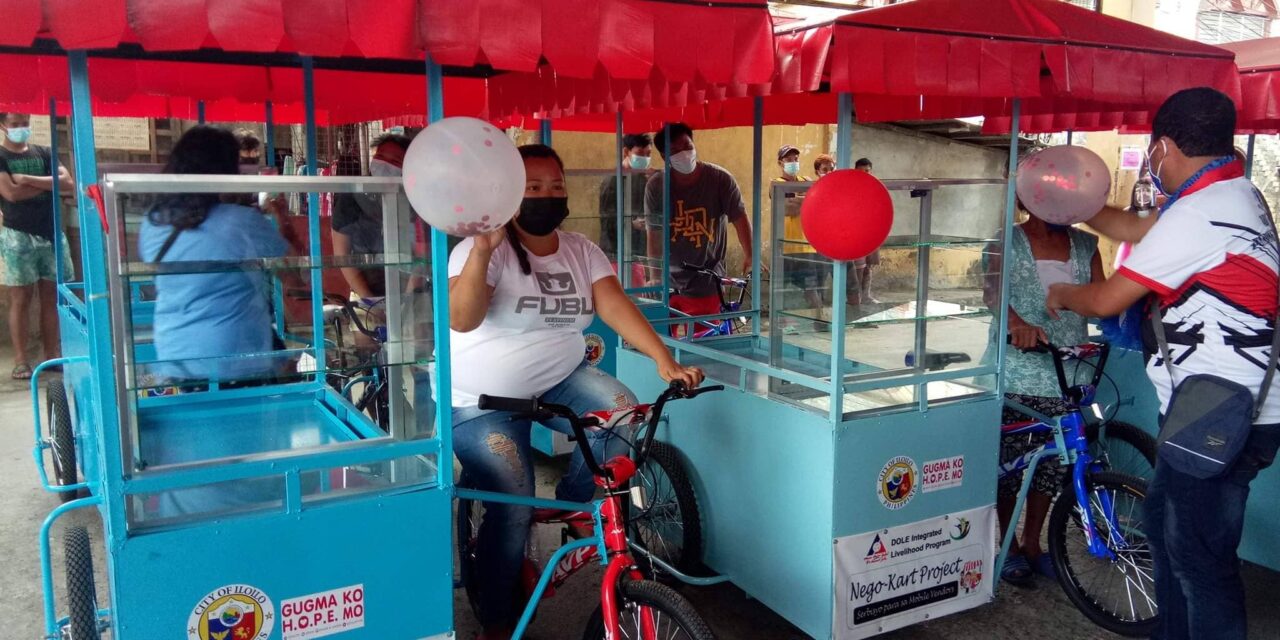 Displaced Iloilo City market vendors get livelihood aid