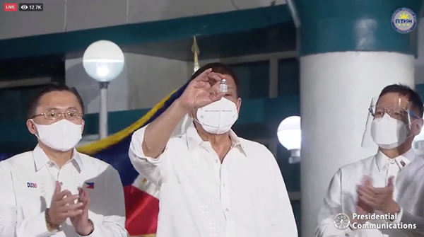 Nearly half a million doses of AstraZeneca vaccines arrive in PH