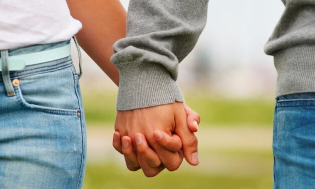Iloilo police chief: No arrest for those caught kissing, hugging, holding hands in public