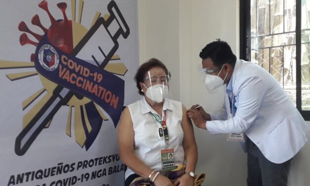 Cadiao gets jab against COVID-19