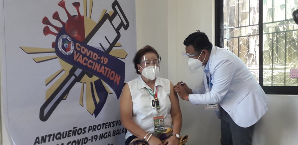 Cadiao gets jab against COVID-19