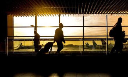 US lowers COVID-19 travel advisory for PH