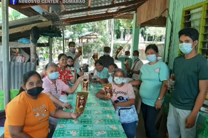 ‘Ati’ members produce processed coffee