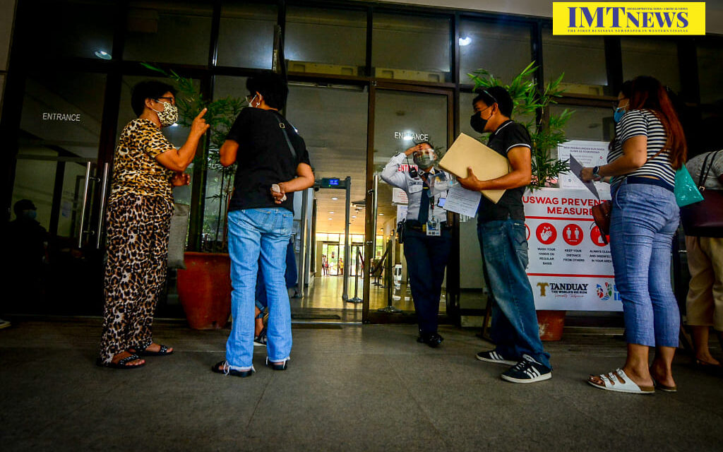 Iloilo City Hall temporarily closes doors to unvaccinated persons
