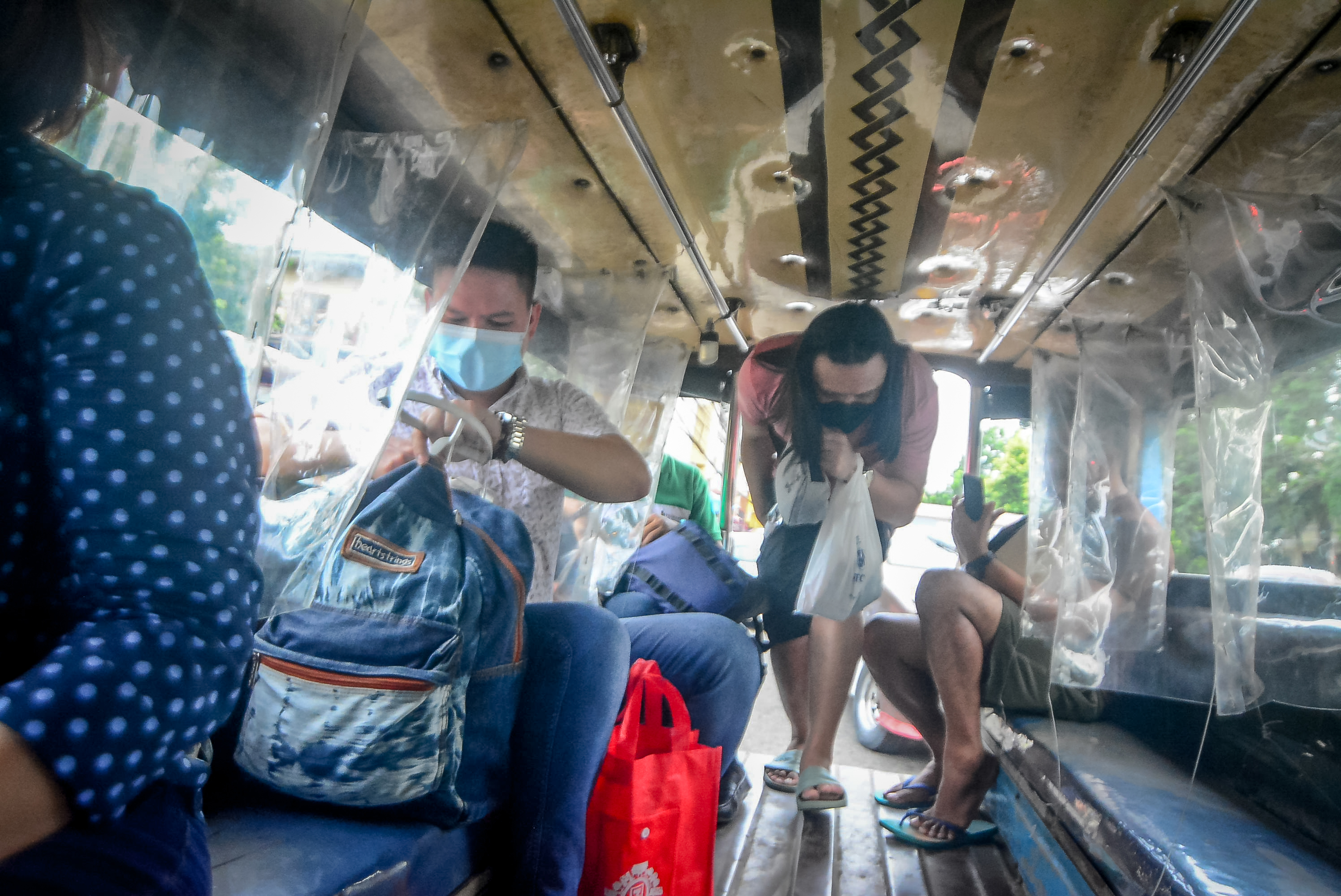 Iloilo jeepney drivers remove plastic barriers