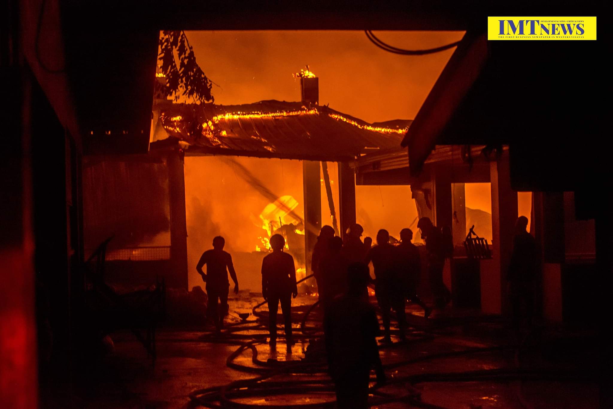 Fire razes public market of Oton