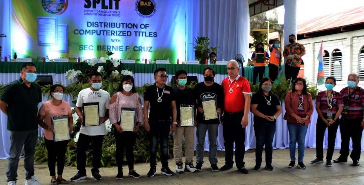 DAR chief distributes 179 e-titles to Western Visayas farmers