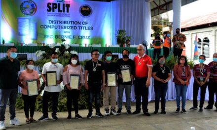 DAR chief distributes 179 e-titles to Western Visayas farmers