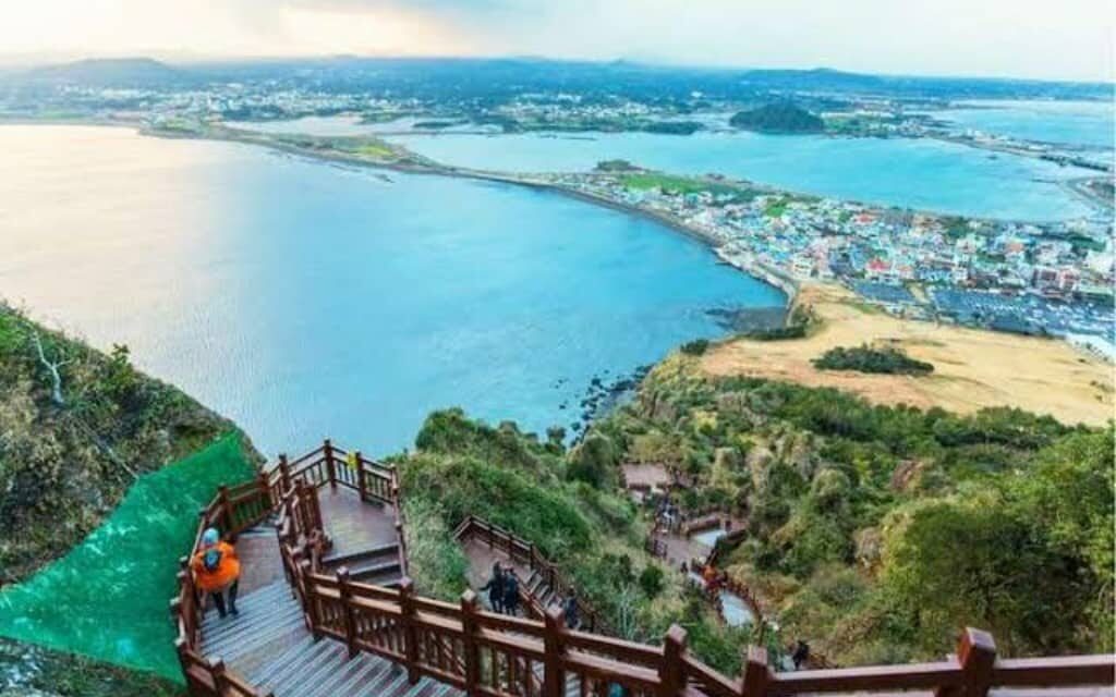 Korea to allow visa-free entry to Jeju, Yangyang starting June 1