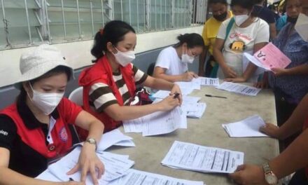After chaotic distribution, DSWD vows better system next week