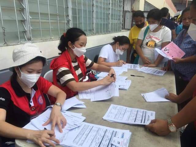 After chaotic distribution, DSWD vows better system next week