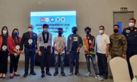 3 former rebels from Iloilo receive financial aid