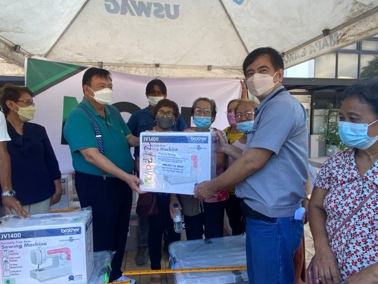 40 small businesses in Iloilo City get livelihood kits
