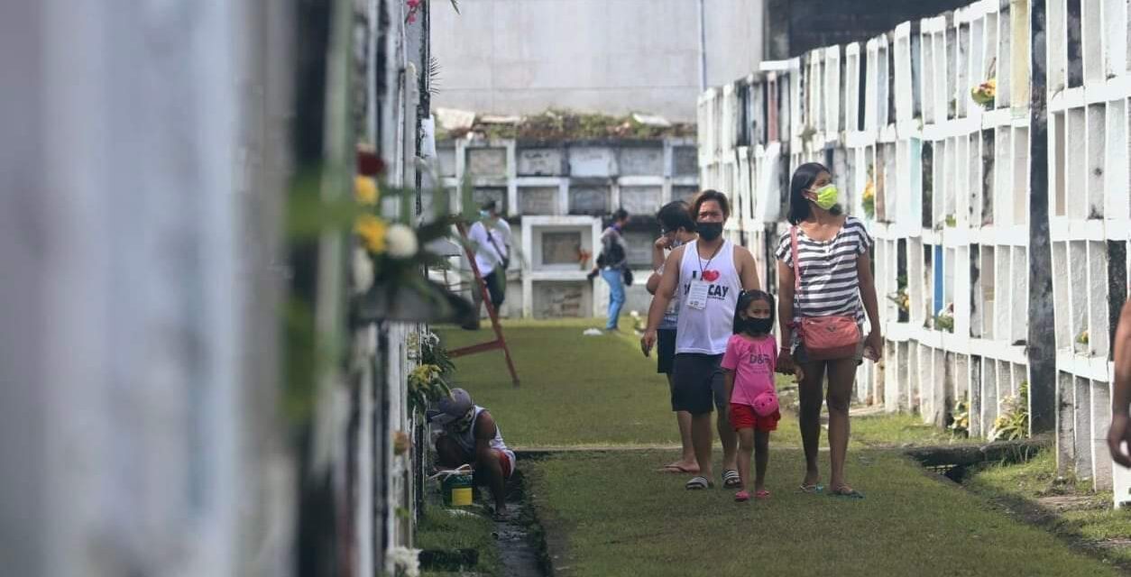 Face mask, vax ID required in Iloilo cemeteries during ‘Undas’