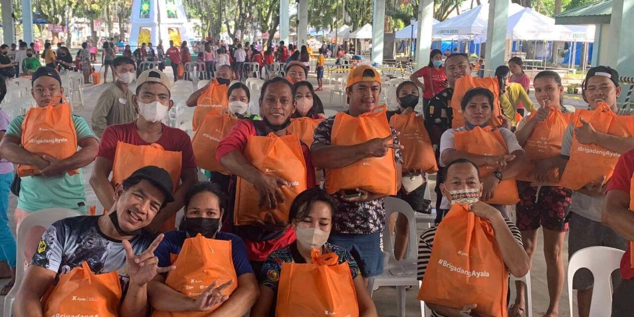 Ayala employees bring Noche Buena packs to 6K families in 6 provinces