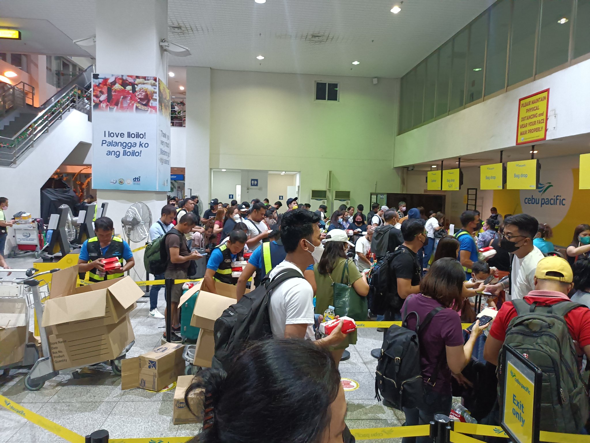 Close to 3K passengers stranded at Iloilo airport on New Year’s Day