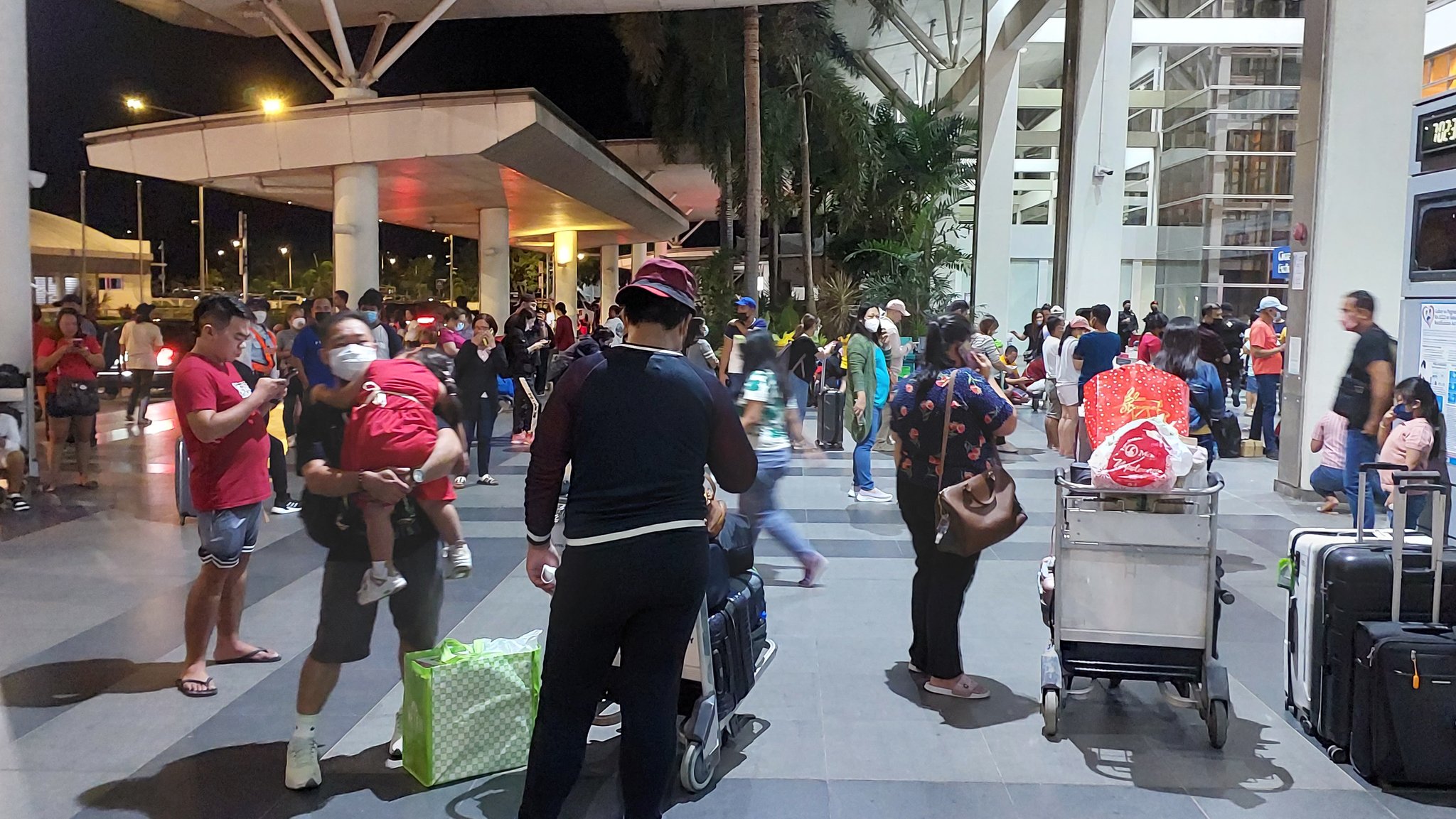 Airlines urged to give special rate to OFWs affected by ‘glitch’