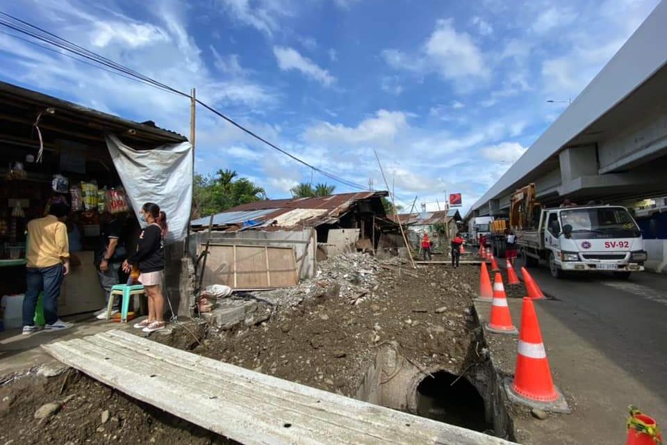DPWH speeds up construction of 2-lane road while defective flyover is closed