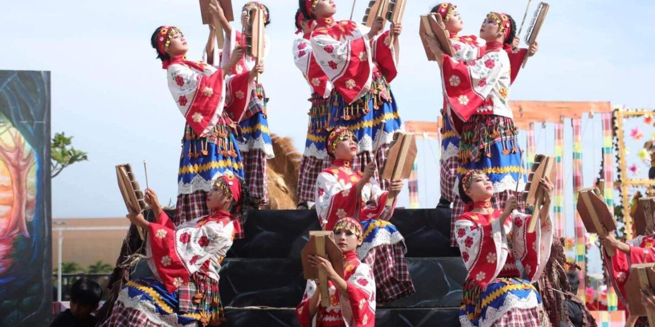 Calinog’s Tribu Jalaud wins Kasadyahan sa Kabanwahanan