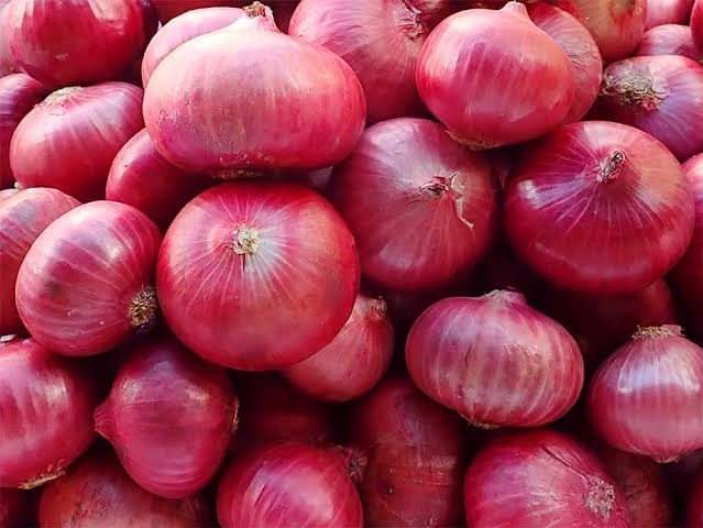 Onion prices continue to drop as imports arrive