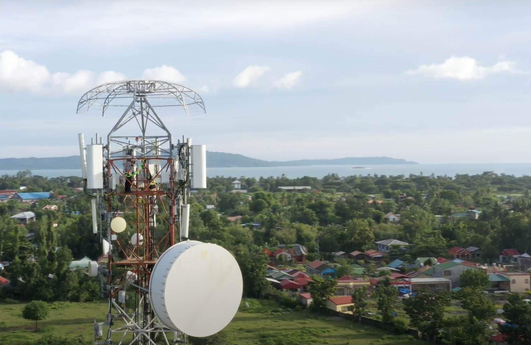 First in SEA: Globe pilots new lens antenna technology for better customer experience