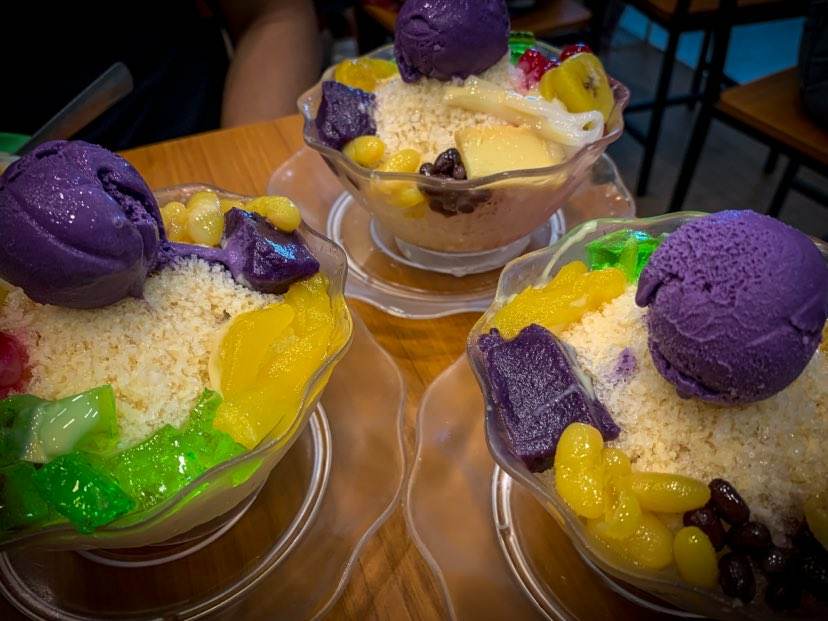 Mang Inasal customers celebrate National Halo-Halo Blowout