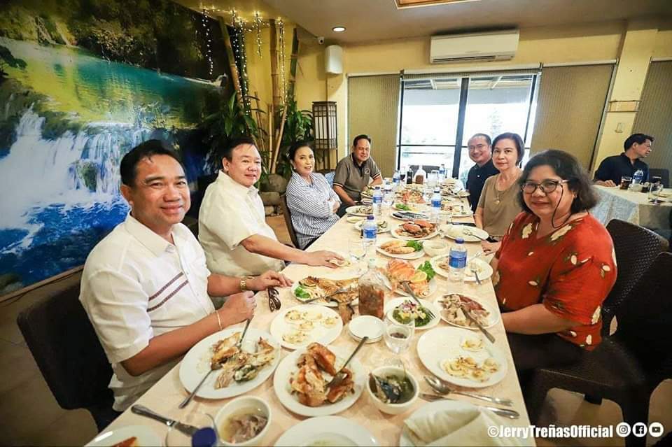 Robredo meets with Treñas, Defensor
